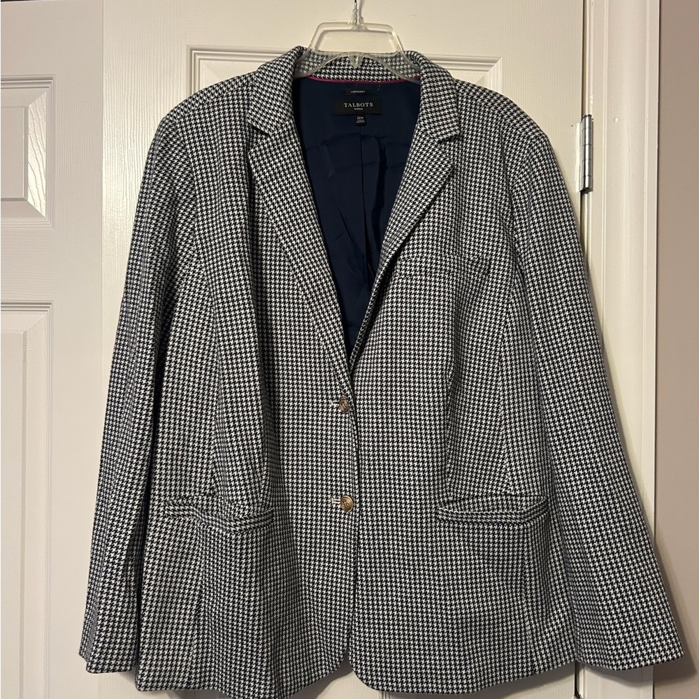 Black and White Houndstooth Blazer